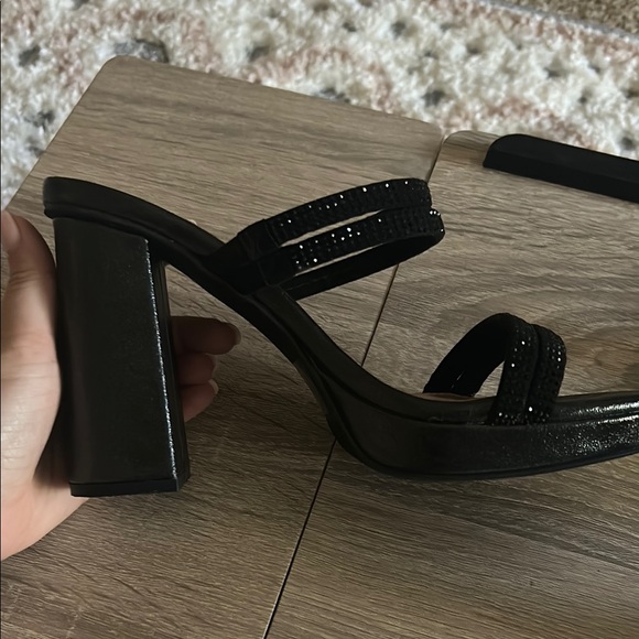 Dolce Vita Black Women's Sandals - Picture 4 of 5